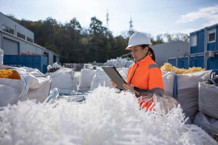 Промышленный 4G DTU в Умной Переработке Отходов: Решение Valtoris VT-DTU500G в качестве Сотового Шлюза для Приложений Умного Города