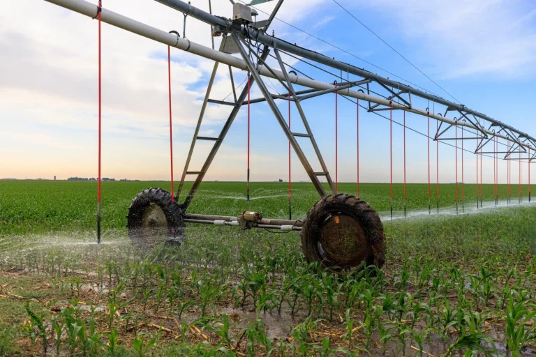 How to Connect Legacy Agricultural Equipment to IoT Platforms Using 4G DTUs
